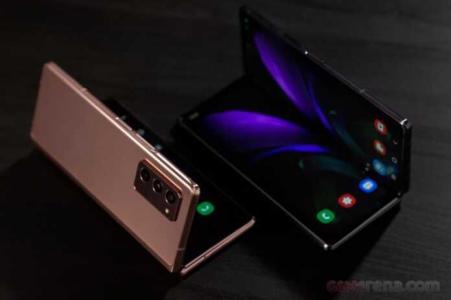Samsung Galaxy Z Fold2 ra mắt: Màn hình lớn hơn, bản lề mới