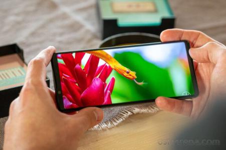 Sony Xperia 1 III có màn hình sáng hơn và camera selfie tốt hơn