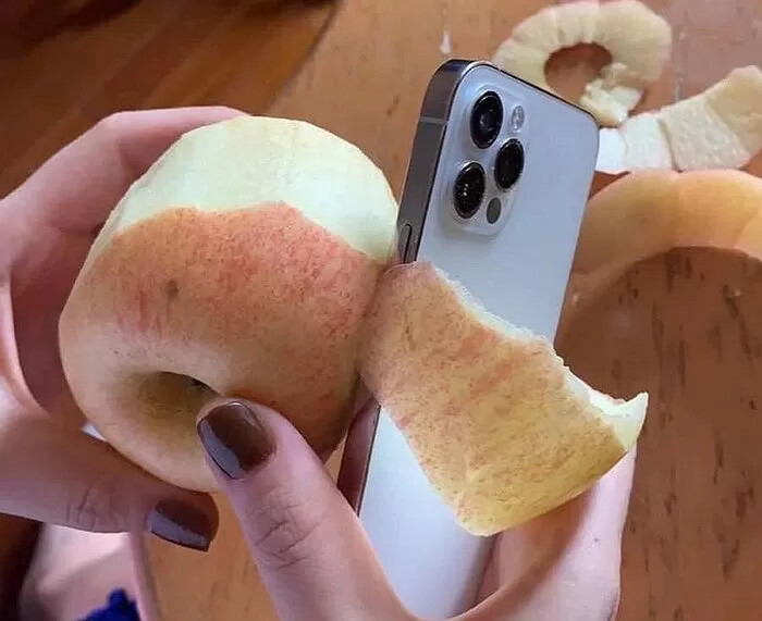 gọt táo bằng iphone 12