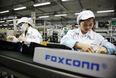 Foxconn thuê thêm 200.000 công nhân để sản xuất iPhone 13