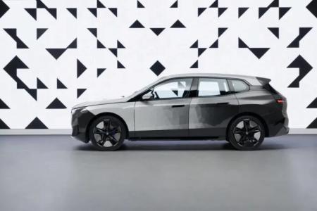 CES 2022: BMW trình làng công nghệ sơn đổi màu