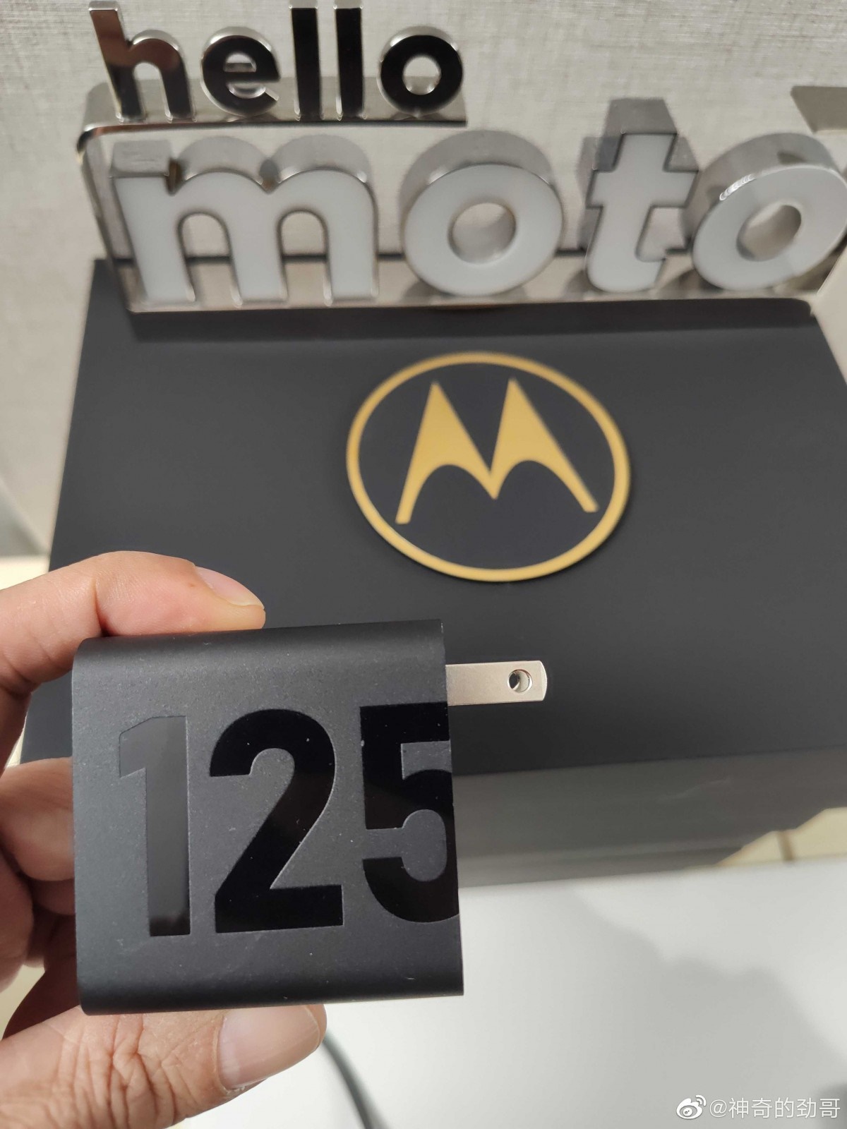 sạc nhanh 125W của Motorola
