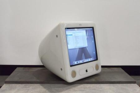 Ngày này 20 năm trước, Apple đã giới thiệu eMac
