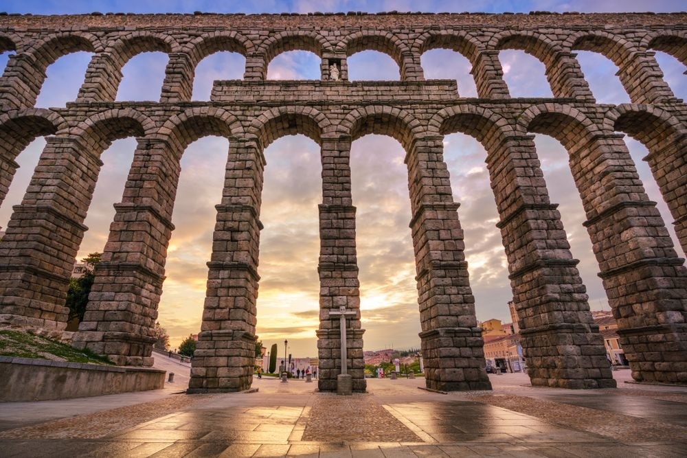 Cầu dẫn nước Segovia, Kỳ quan kiến trúc La Mã, Kiệt tác kiến trúc, Di sản thế giới, Người La Mã cổ đại, Kỹ thuật xây dựng, Đá granite, Tây Ban Nha