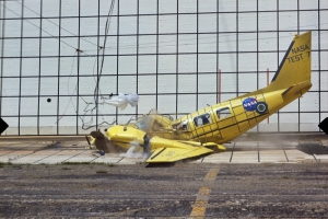 Cơ sở nghiên cứu va chạm và hạ cánh của NASA: Nơi máy bay bị phá hủy để cứu sống người